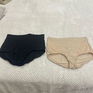 2full leg panties, seam at the back to lift the buttocks. new.
